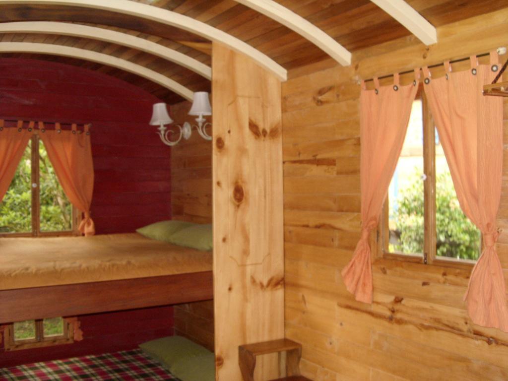 Hosteria La Roulotte - Mindo Chambre photo